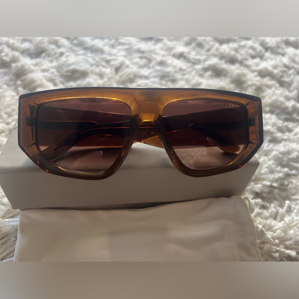 Dezi backtrack sunglasses. Work once. Great condition